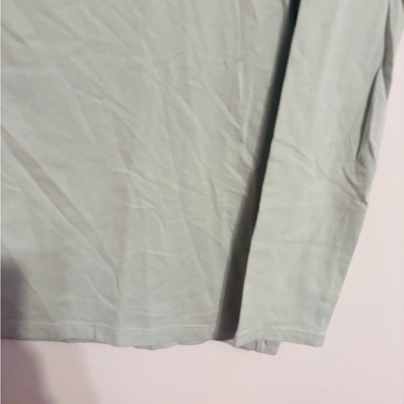 The limited green perfect tee long sleeve light green top size medium - Picture 3 of 3